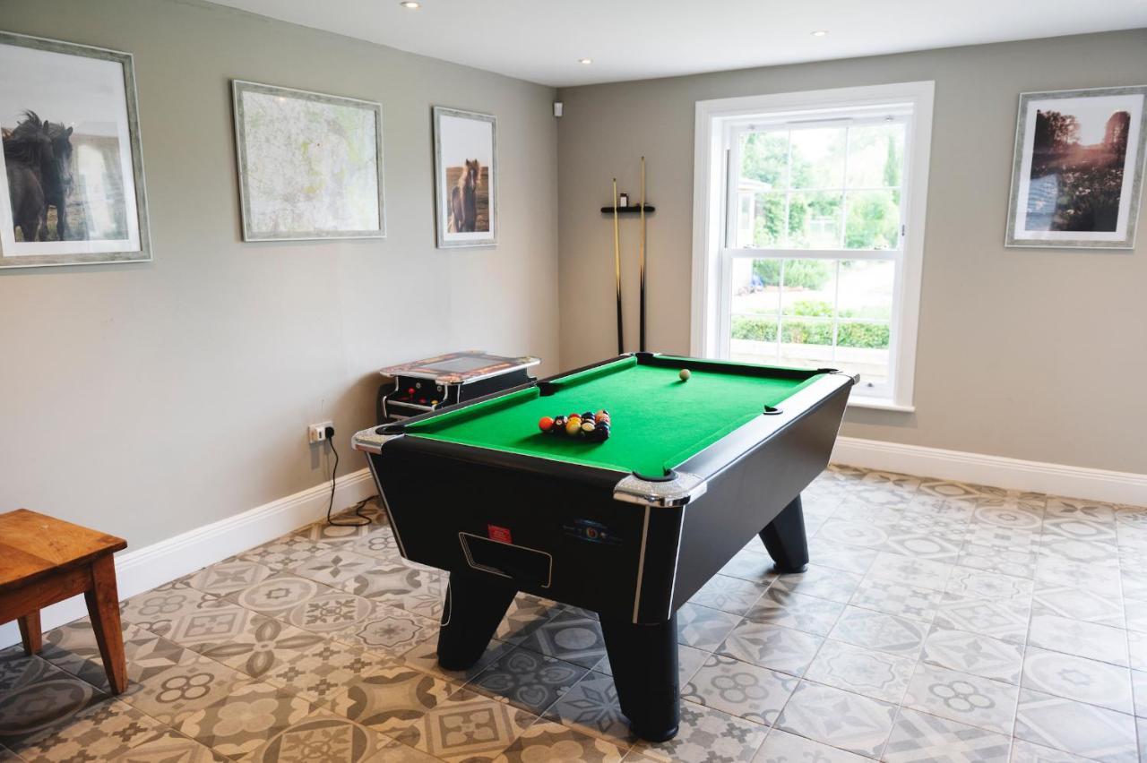 Large Country House - Hot Tub - Pool Table - Bbq - 5 Bedrooms - Log Burner Three Legged Cross Dış mekan fotoğraf