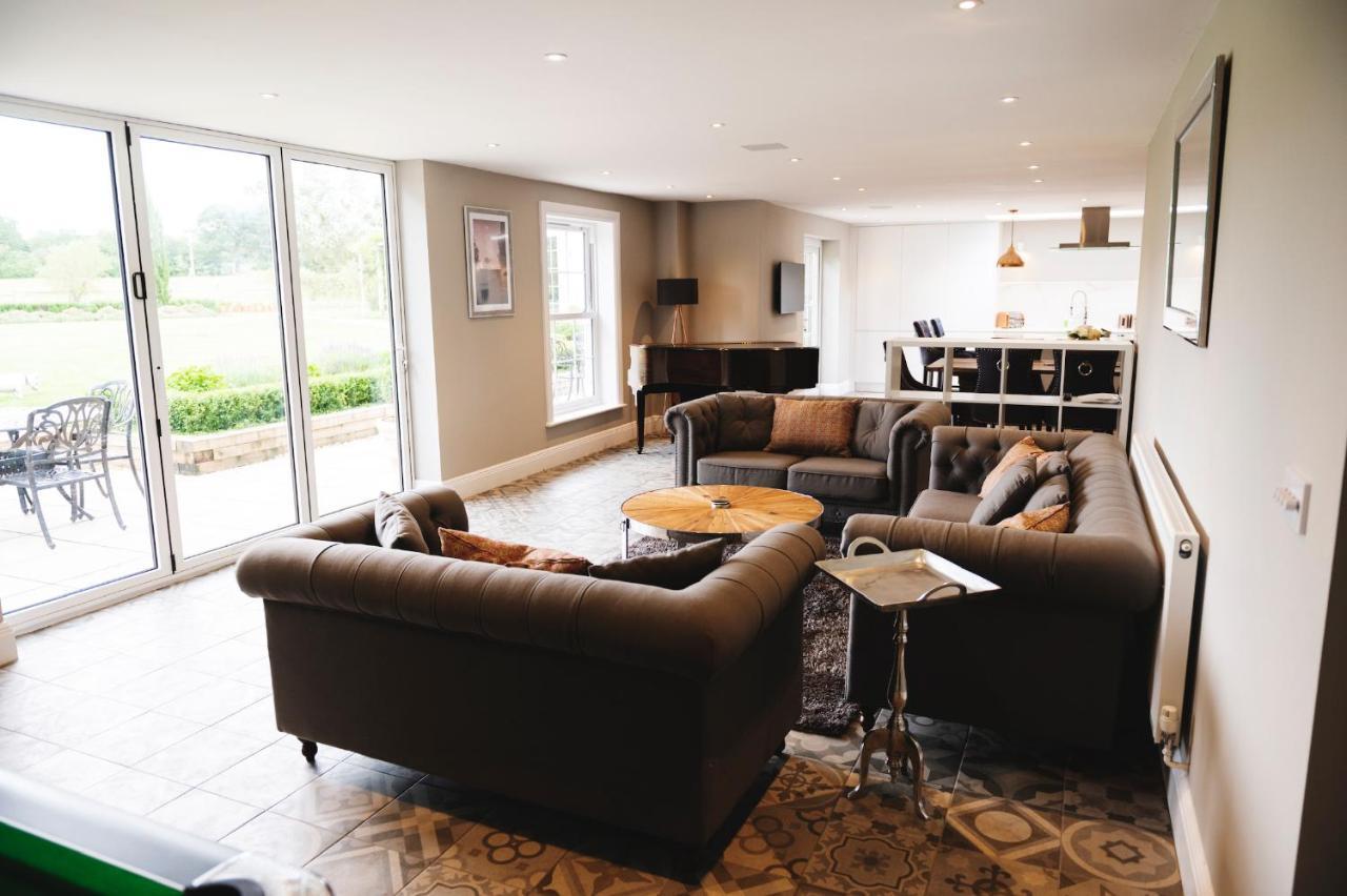 Large Country House - Hot Tub - Pool Table - Bbq - 5 Bedrooms - Log Burner Three Legged Cross Dış mekan fotoğraf